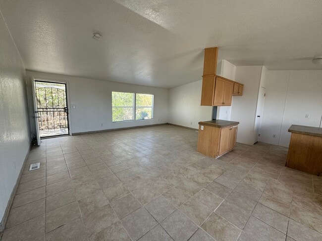 Building Photo - Manufactured Home in Lucerne Valley