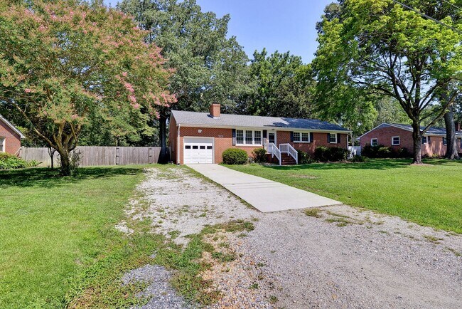 Building Photo - 212 Carol Dr