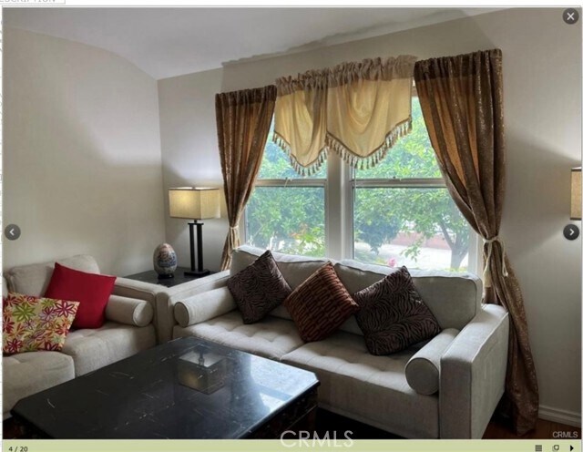Foto del edificio - 6861 N White Oak Ave