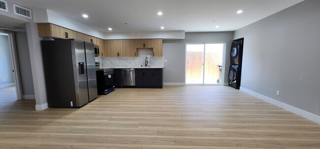 Foto del edificio - 5725 Klump Ave