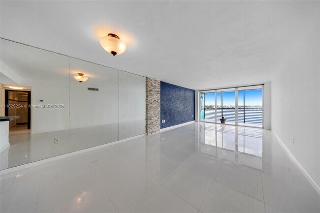 Building Photo - 1175 NE Miami Gardens Dr