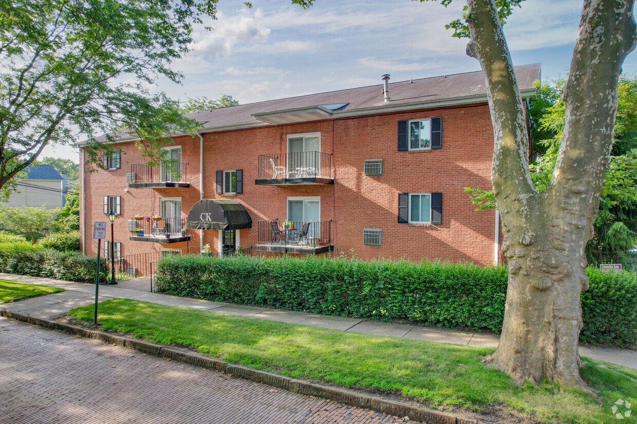 112 10th St, Aspinwall, PA 15215 Apartments in Aspinwall, PA