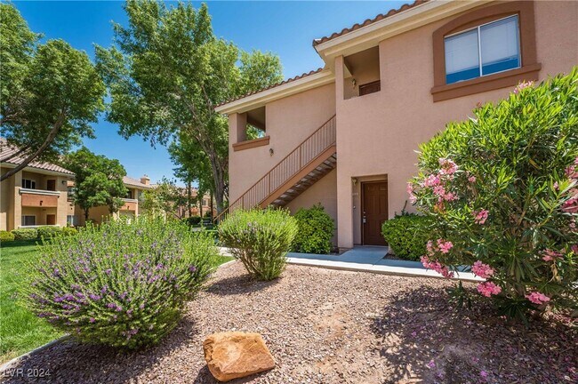 Building Photo - 1050 E Cactus Ave