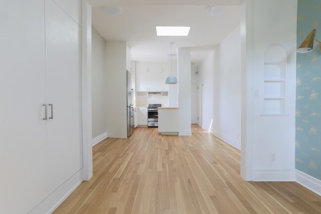 Building Photo - 462 6th St