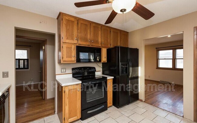 Building Photo - 230 Bel Aire Dr