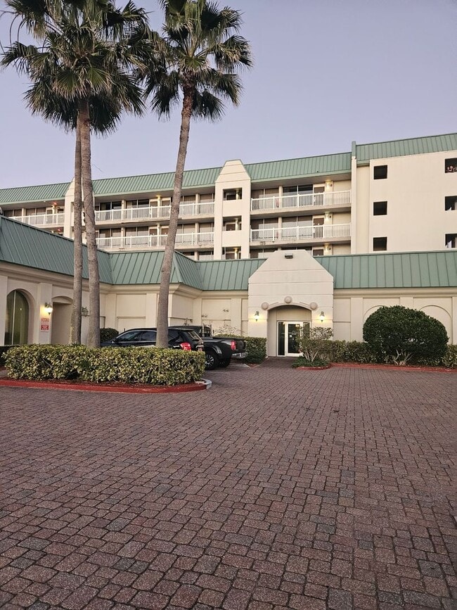 Building Photo - 1 BEDROOM 1 BATH CONDO