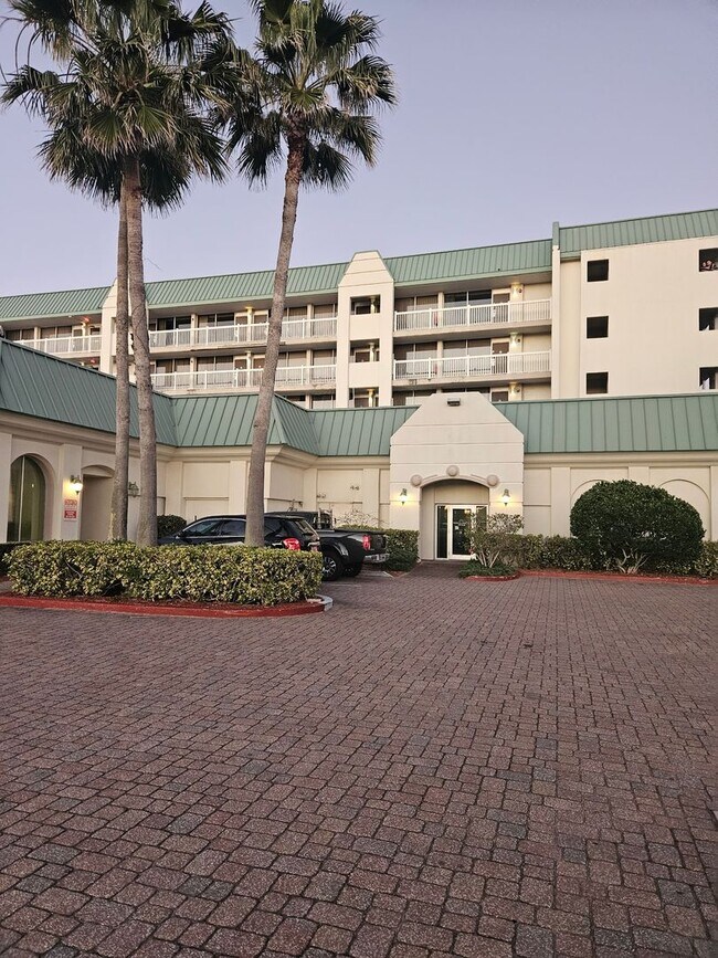 Foto del edificio - 1 BEDROOM 1 BATH CONDO