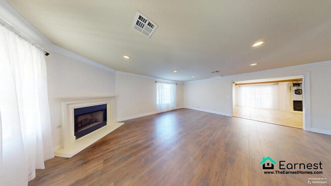 Building Photo - 4 + 3 Cozy West Hills Home with Spacious F...