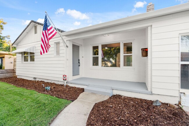 Building Photo - Classicly Charming Remodeled Garden Tract ...