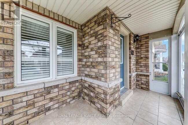 Photo du bâtiment - 621 Staines Rd