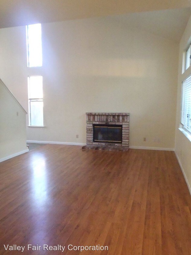 Building Photo - 1302 Eastwind Dr