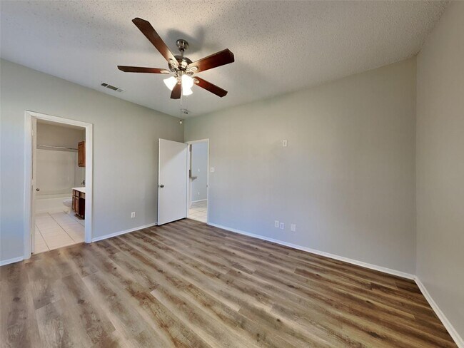 Foto del edificio - 3 BR/2BA | Renovated Single Family Home | 2-Car Garage |Private backyard