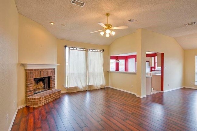 Building Photo - 2025 Waterview Dr