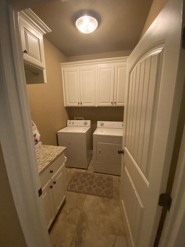 Building Photo - Haughton Home!