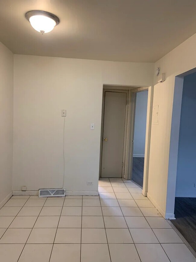 Foto del edificio - 100 Vana Dr