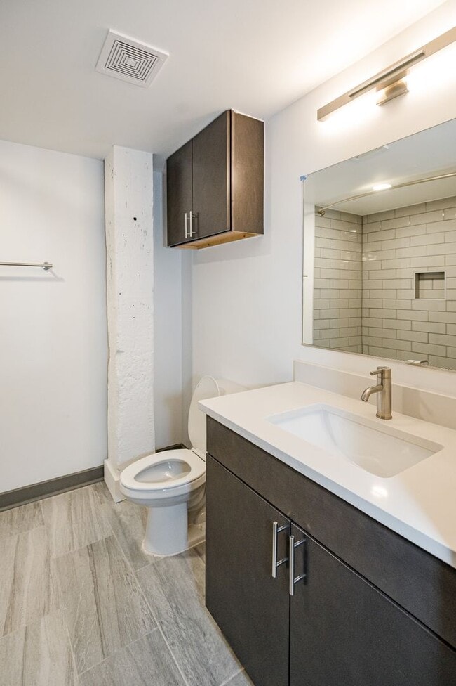 Foto del edificio - Downstairs Flat by Bike Rack with Washer &...