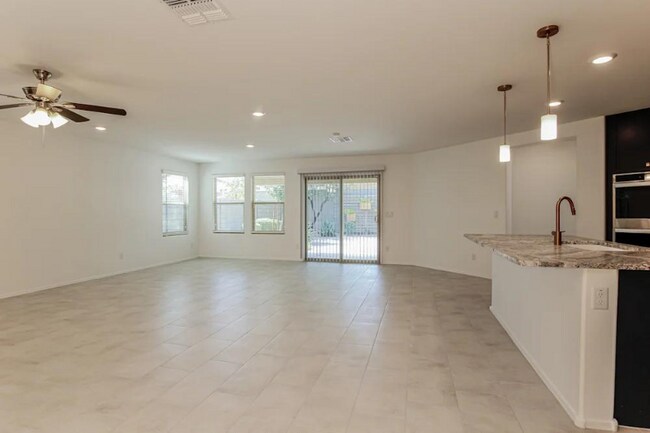 Foto del edificio - 2433 W Jessica Ln