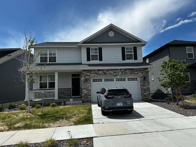 Foto del edificio - "Spacious 4-Bedroom Retreat in Aurora with 2.5 Baths in Murphy Creek!"