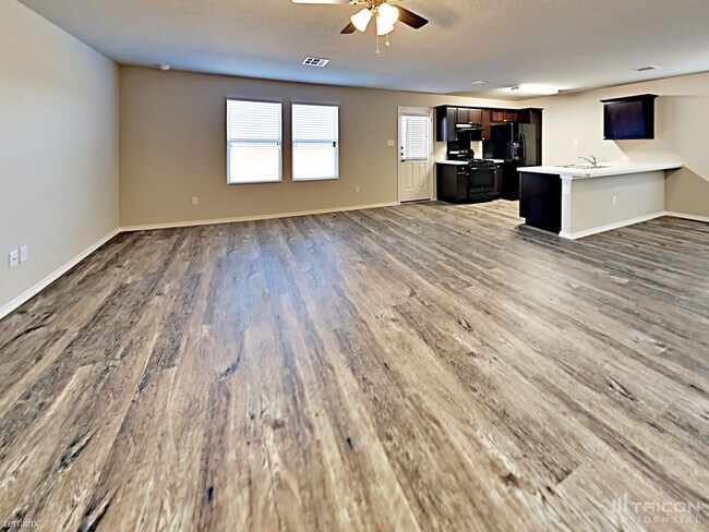 Building Photo - 5202 Everett Loop