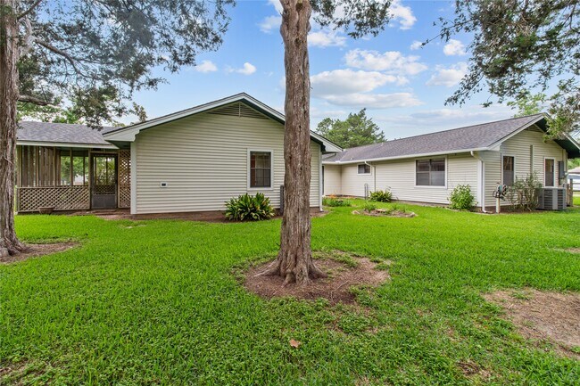 Foto del edificio - 4848 Wickwillow Ln
