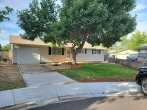 Building Photo - 748 Bunyan Ct