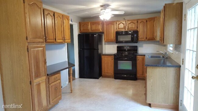 Foto del edificio - 4 br, 1.5 bath House - 12 Northgate Rd