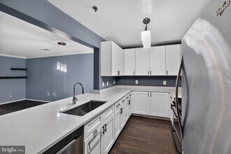 Building Photo - 5565 Seminary Rd