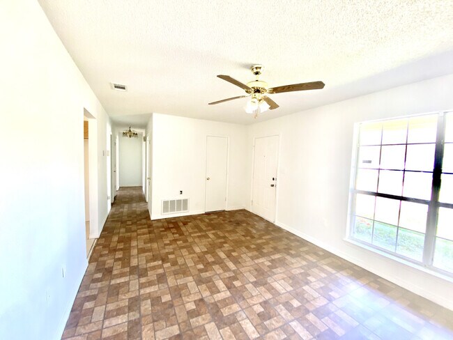 Building Photo - Ashland Drive