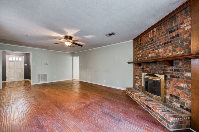 Building Photo - Spacious Home for Rent!