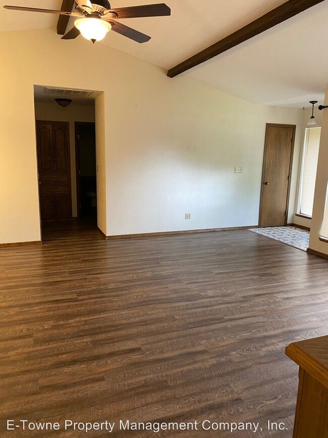 Building Photo - 3 br, 2 bath House - 1410 W. Ridge Place