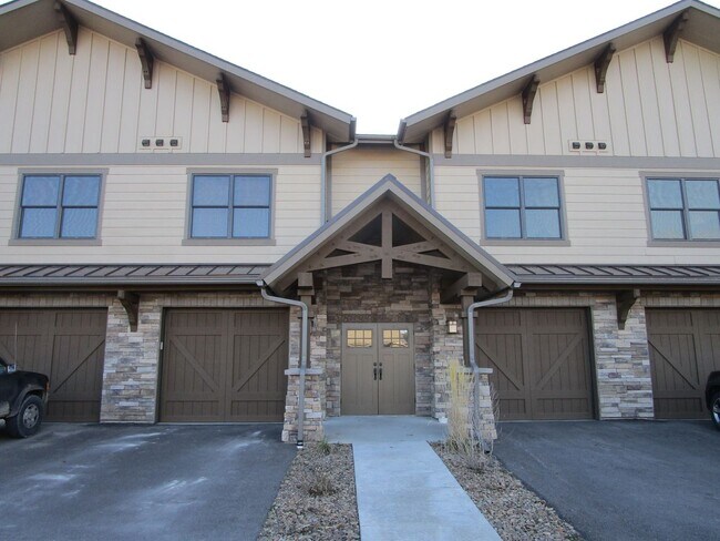 Building Photo - Delightful Monterra 2 Bed 2 Bath Condo wit...