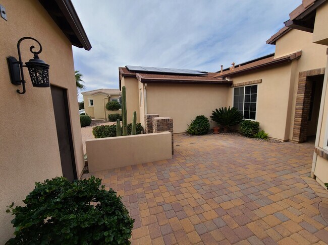 Building Photo - 1714 E Alegria Rd