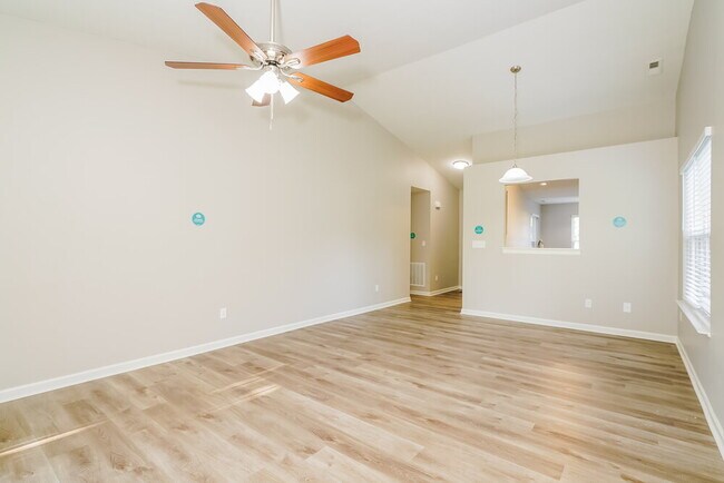 Foto del edificio - 129 Hilltop Farms Blvd