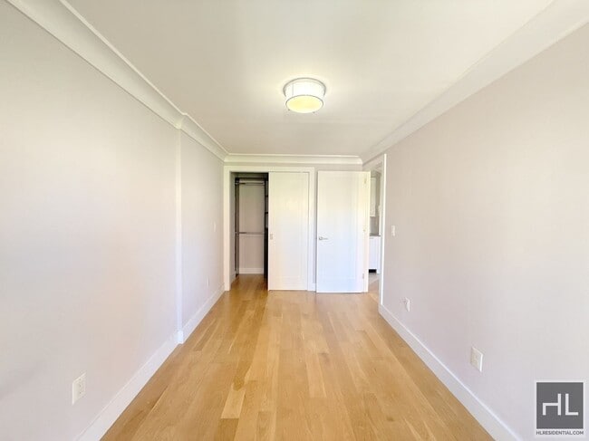 Building Photo - 1 bed 1 bath /Laundry in Unit - WEST 93 STREET