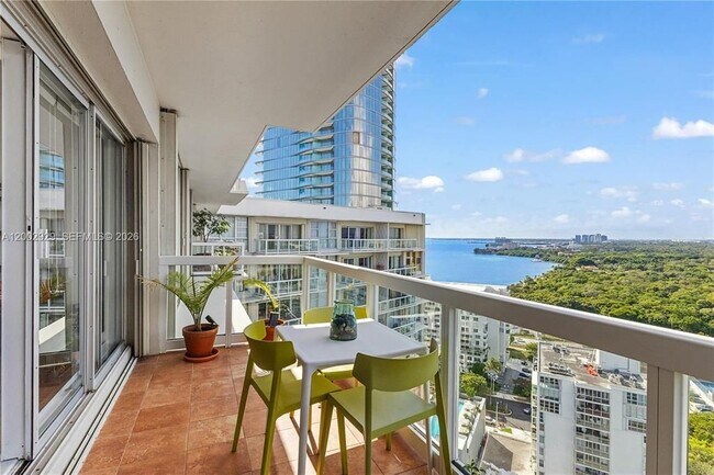 Foto del edificio - 2451 Brickell Ave