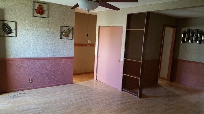 Foto del edificio - Great 3BR, 1BTH, 1 car att gar, ranch styl...