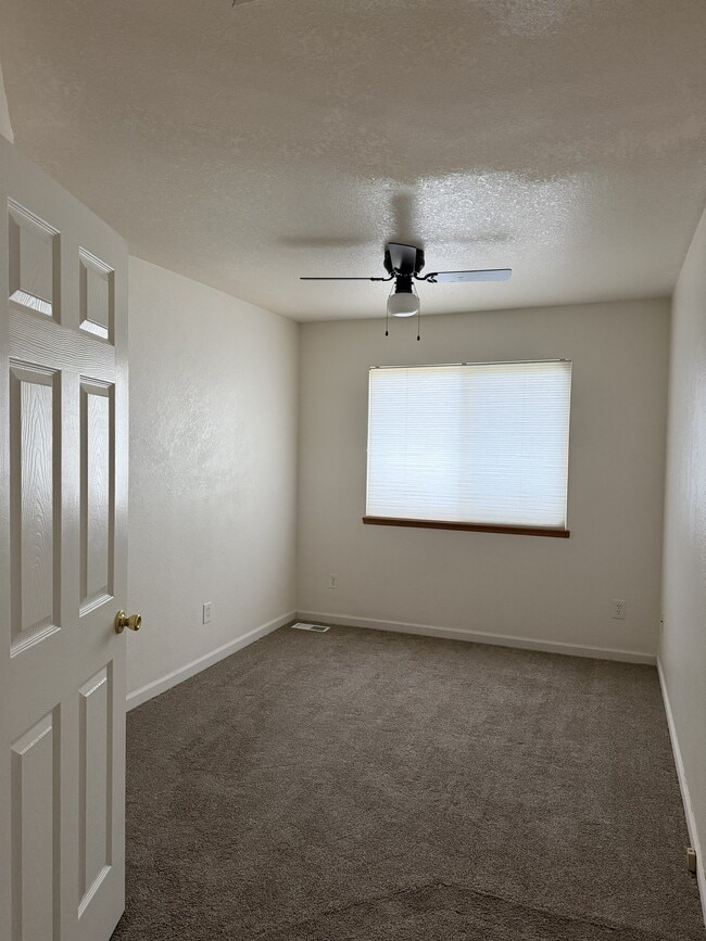 Building Photo - 1637 Westbridge Dr