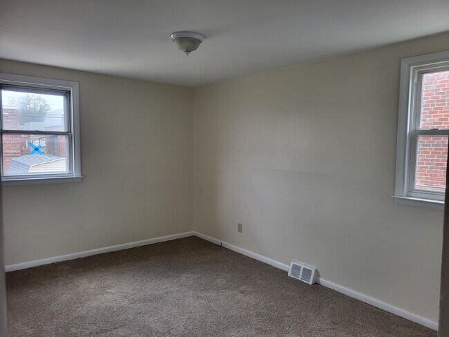Building Photo - 1703-2 Griffith St