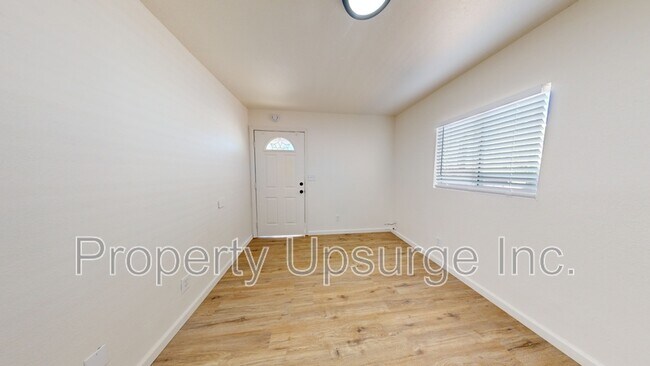 Foto del edificio - 2715 Twin View Blvd