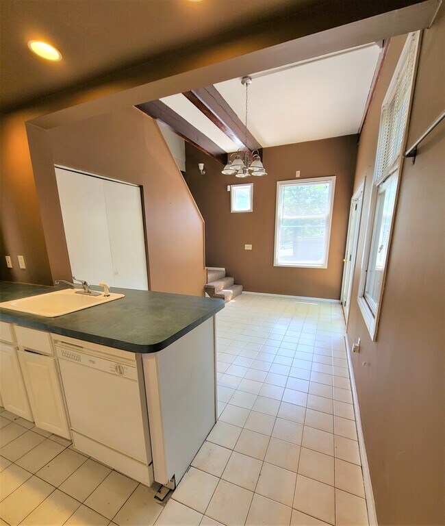 Kitchen - 171 Waterman St