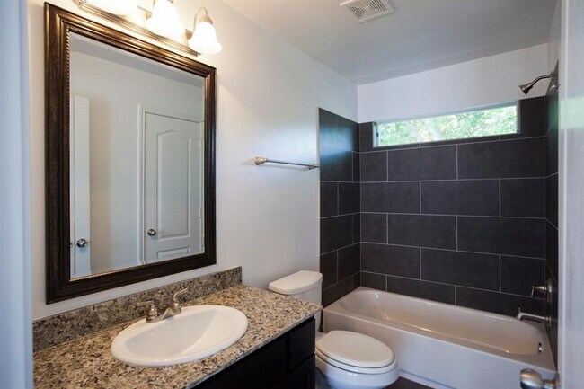 Foto del edificio - 1548 Ashland St