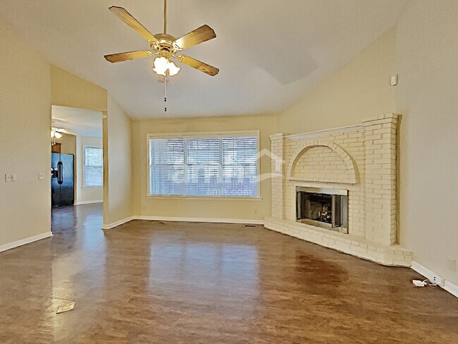 Foto del edificio - 4748 Crystal Brook Dr