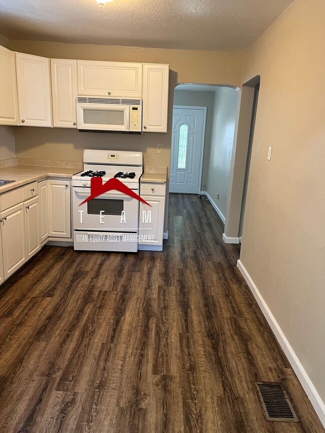 Foto del edificio - Charming first floor unit on the alley