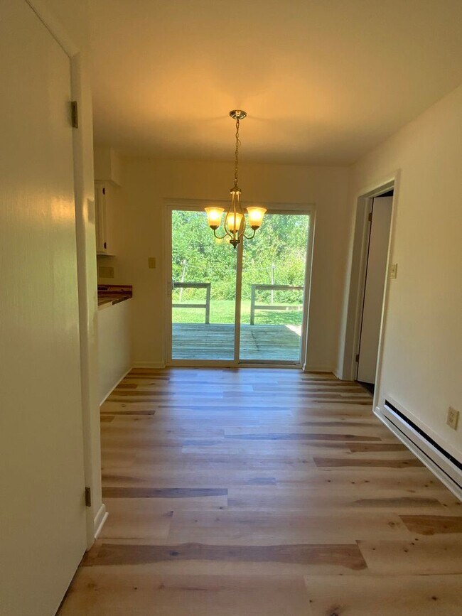 Foto del edificio - 2 br, 1.5 bath House - 1540 MANOR BLVD