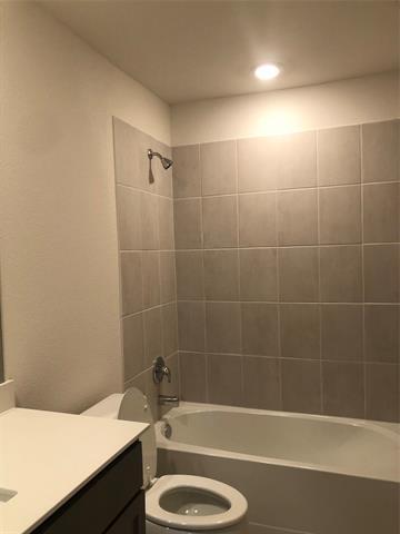 Foto del edificio - 1204 Blossom Ct Dr