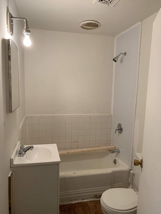 Building Photo - 1006 Anderson Pl