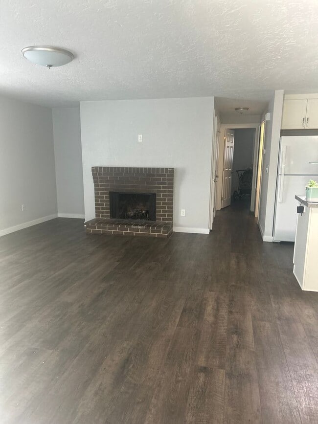 Building Photo - Completely Remodeled 2 bedroom Duplex with...