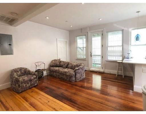 Building Photo - 44 Mozart St