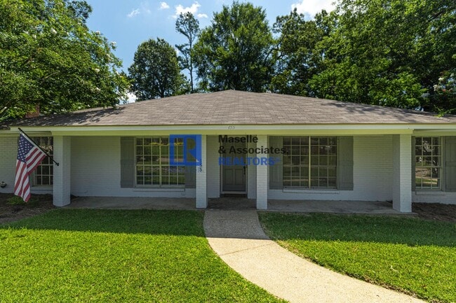 Building Photo - Charming 4-Bed, 2.5-Bath Home in the Heart...