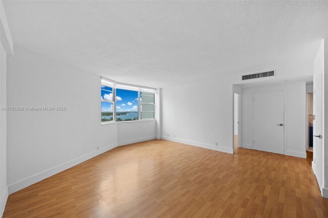 Foto del edificio - 3301 NE 5th Ave